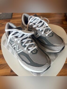 New Balance 990v6 Made in USA Grey Running Shoes – Women’s 9.5 XW (2E)
